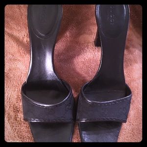 ❤️PRICE⬇️ vintage GUCCI monogram canvas sandals. 9